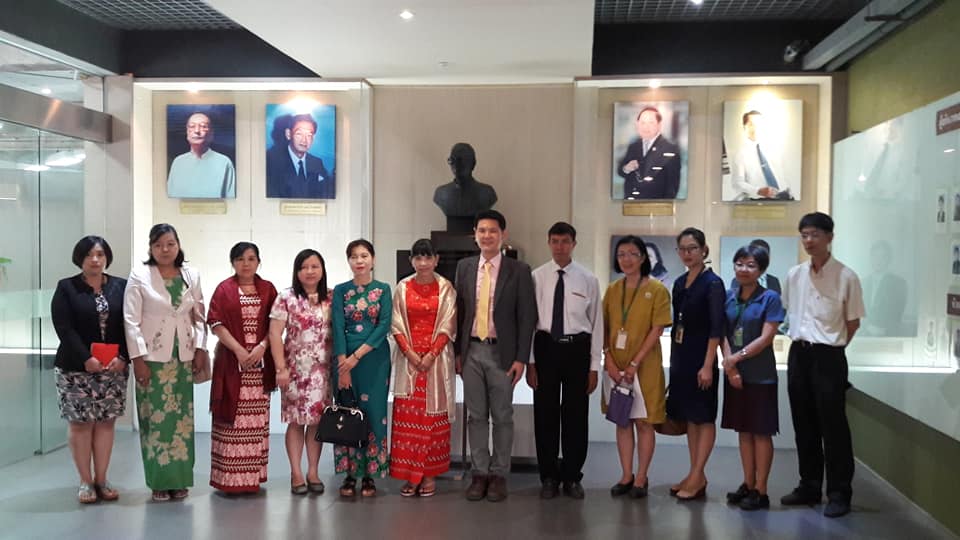 ဆေးဝါးတက္ကသိုလ် မန္တလေးမှ ပါမောက္ခချုပ် ဆရာမကြီး ပါမောက္ခဒေါက်တာသိန်းမေစော ဦးဆောင်သည့်အဖွဲ့ ထိုင်းနိုင်ငံ Silparkon University သို့ သွားရောက်၍ Academic Research Collaboration ကိစ္စများအတွက် တွေ့ဆုံညှိနှိုင်းခြင်း                                                                                                                                                                                                                                                                                                                                                                                                                                                                                                                                                                                                                                                                                                                                                                                                                                                                                                                                                                                                                            